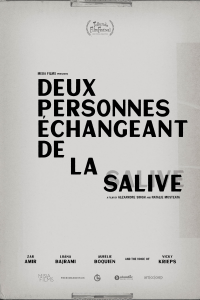 Deux personnes échangeant de la salive streaming